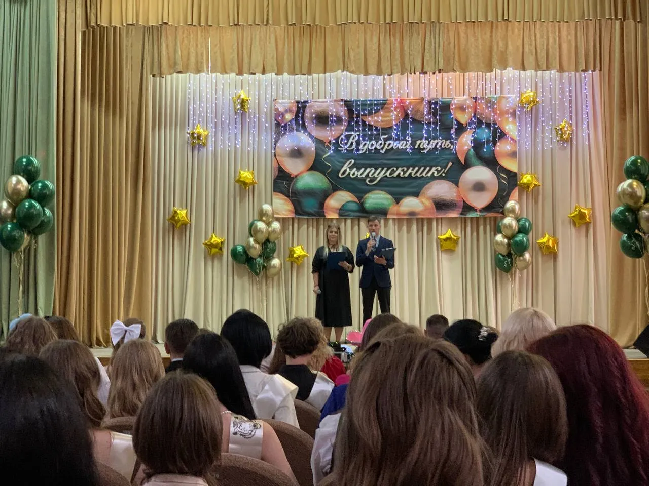 В добрый путь, выпускники!