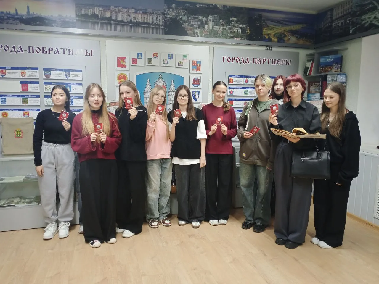 Экскурсия в прошлое и настоящее: городская библиотека  имени К. Маркса открыла свои тайны