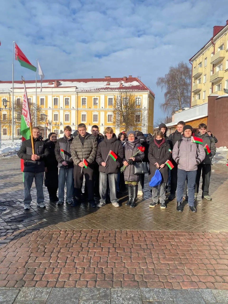 Торжественном возложении цветов к мемориалу